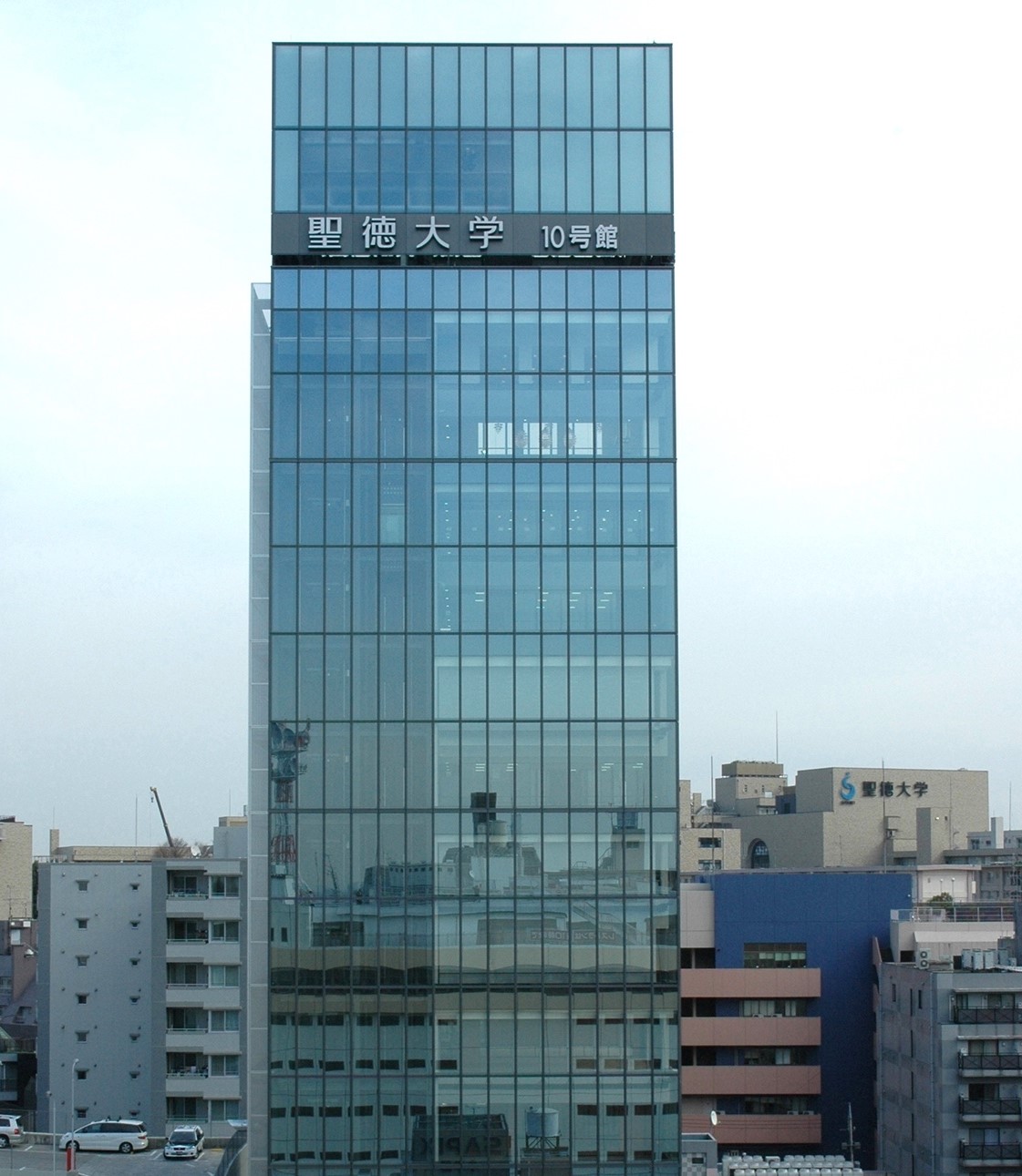 聖徳大学10号館は松戸駅から徒歩1分です。